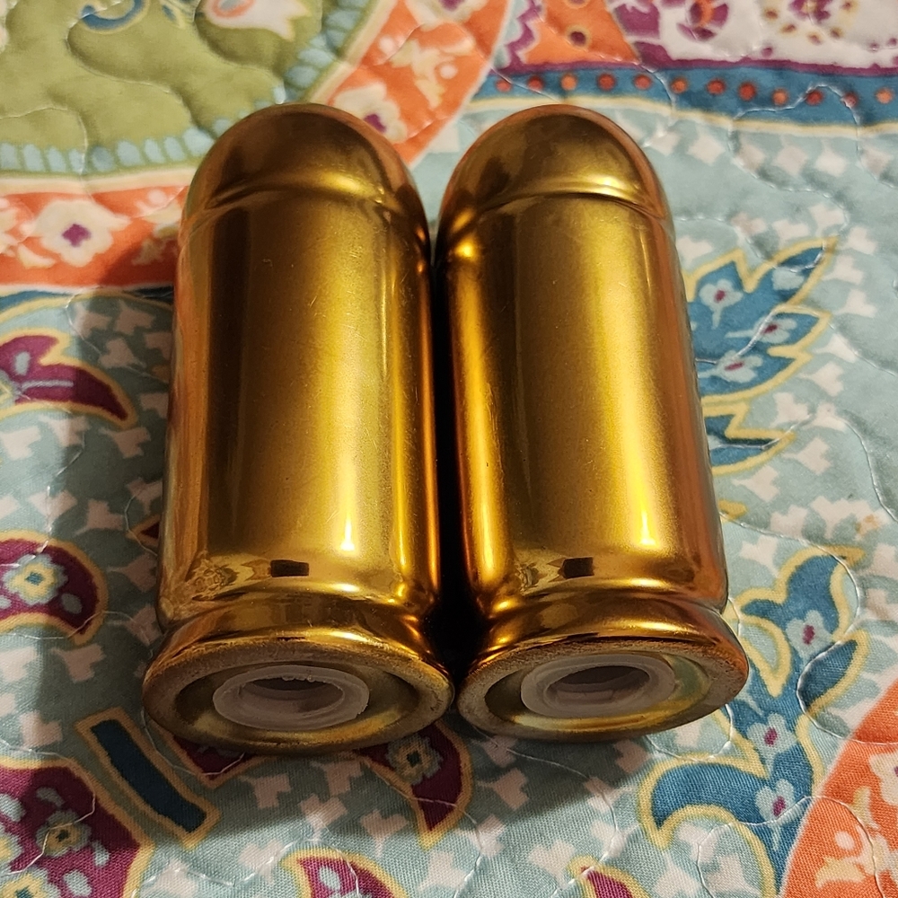 Western Cylindrical Ammo Shells Gold Tone Bullets Ceramic Salt & Pepper Set - Picture 4 of 5